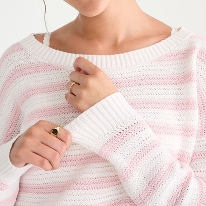 Gestreifter lässiger Rundhals‑Strickpullover mit Rippbesatz an Kragen, Ärmeln und Saum