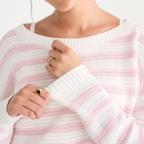 Gestreifter lässiger Rundhals‑Strickpullover mit Rippbesatz an Kragen, Ärmeln und Saum